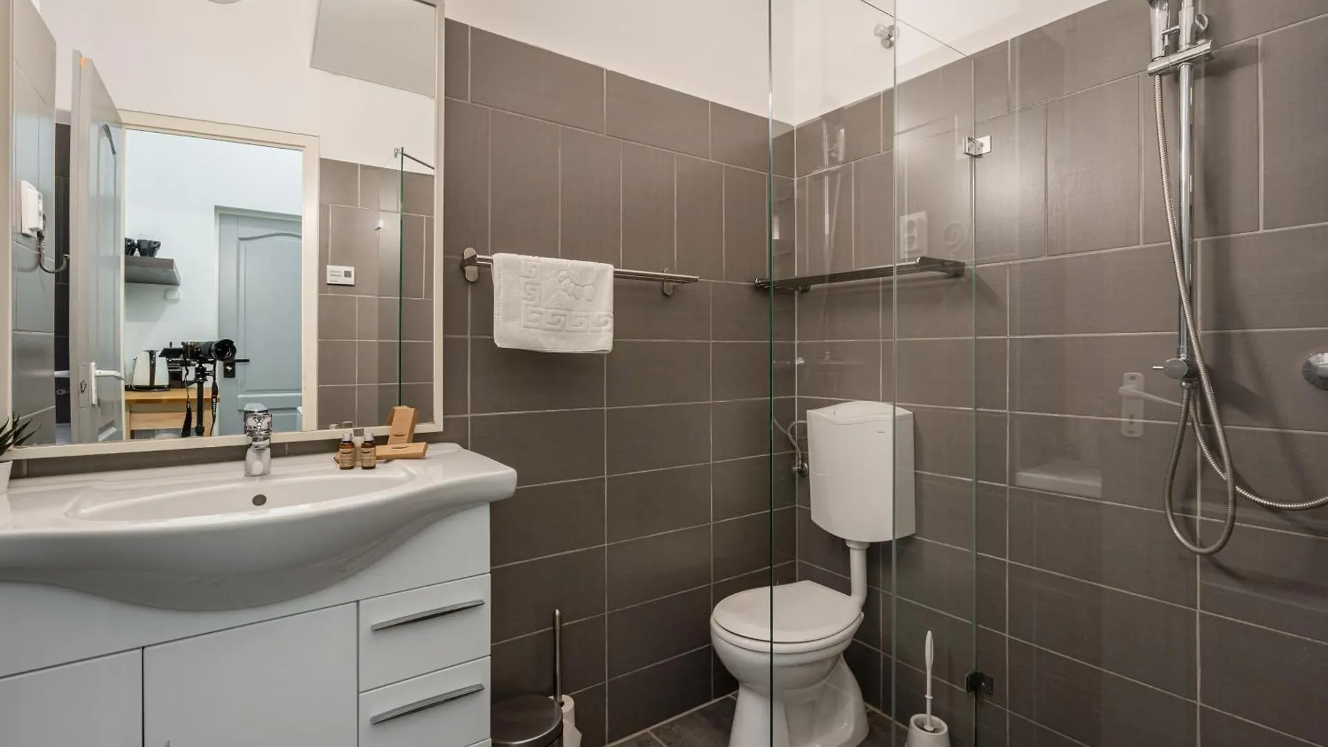 B8 - Grand Boulevard Cozy Apartment - Best Location By Bqa Budapest