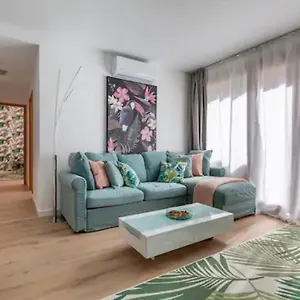 דירה Kazinczy Vibe I 2br & Freeparking, בודפשט